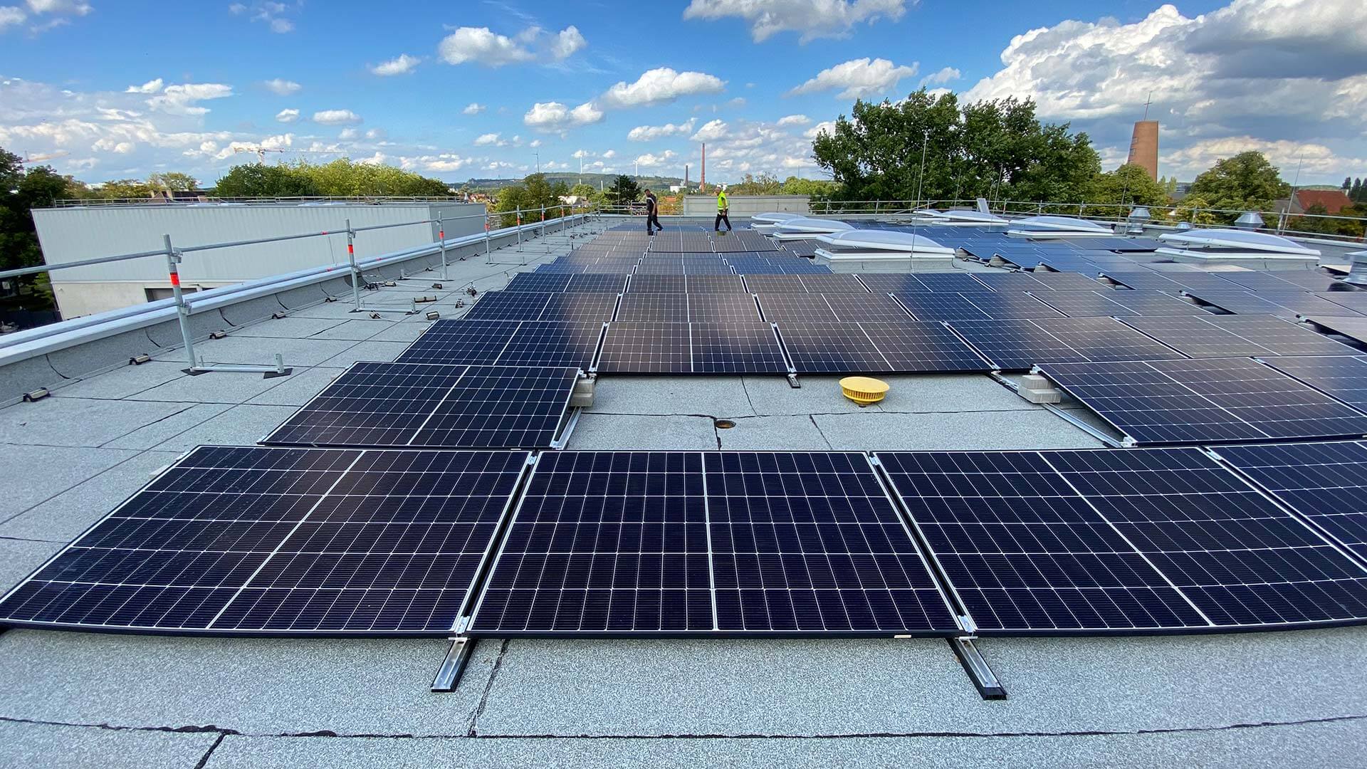 PV-Anlage auf Flachdach in Südausrichtung, Bildungseinrichtung in Osnabrück (70 kWp)
