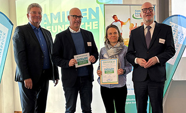 Verleihung Zertifikat familienfreundlicher Arbeitgeber 2024